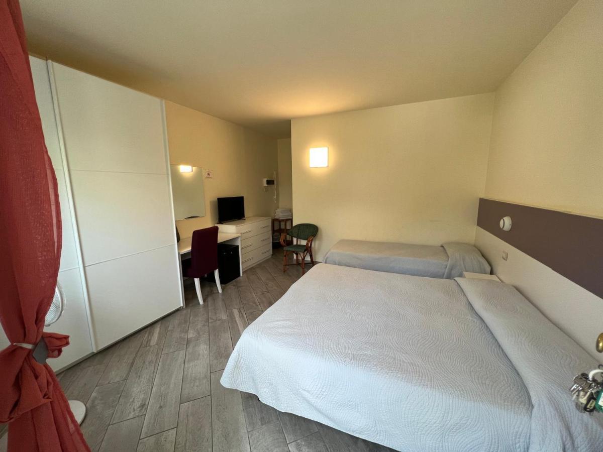 Hotel Locanda Rosy Cattolica Exterior photo