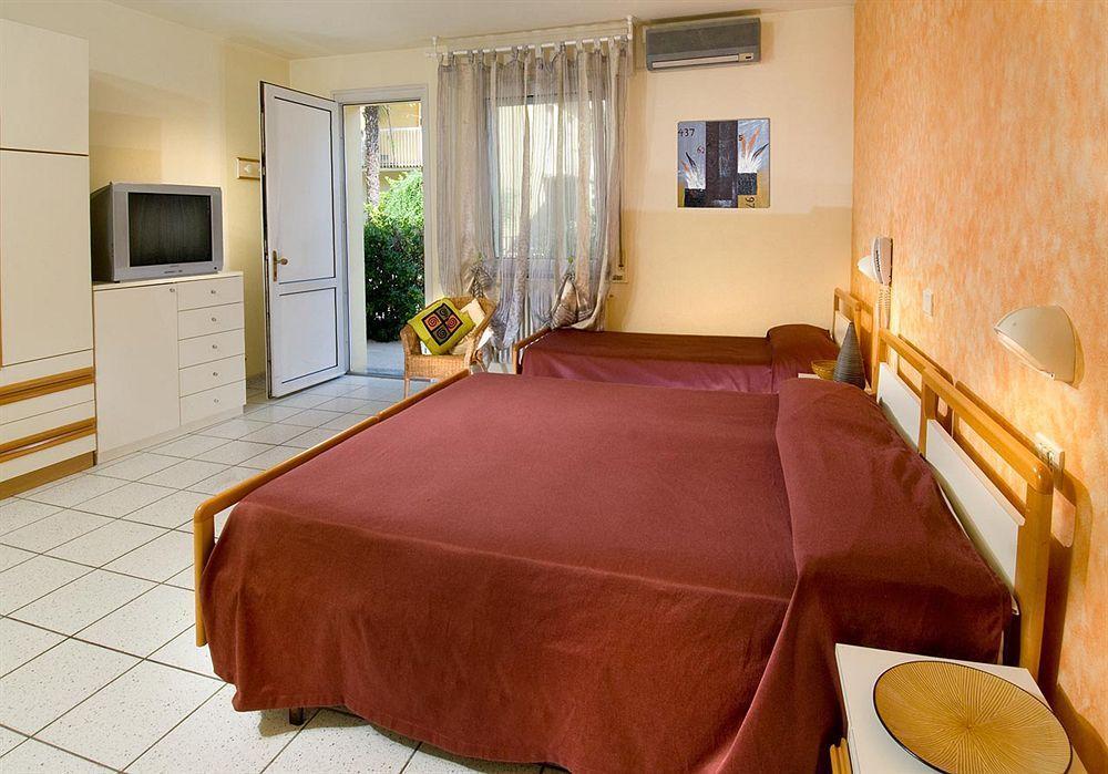 Hotel Locanda Rosy Cattolica Exterior photo